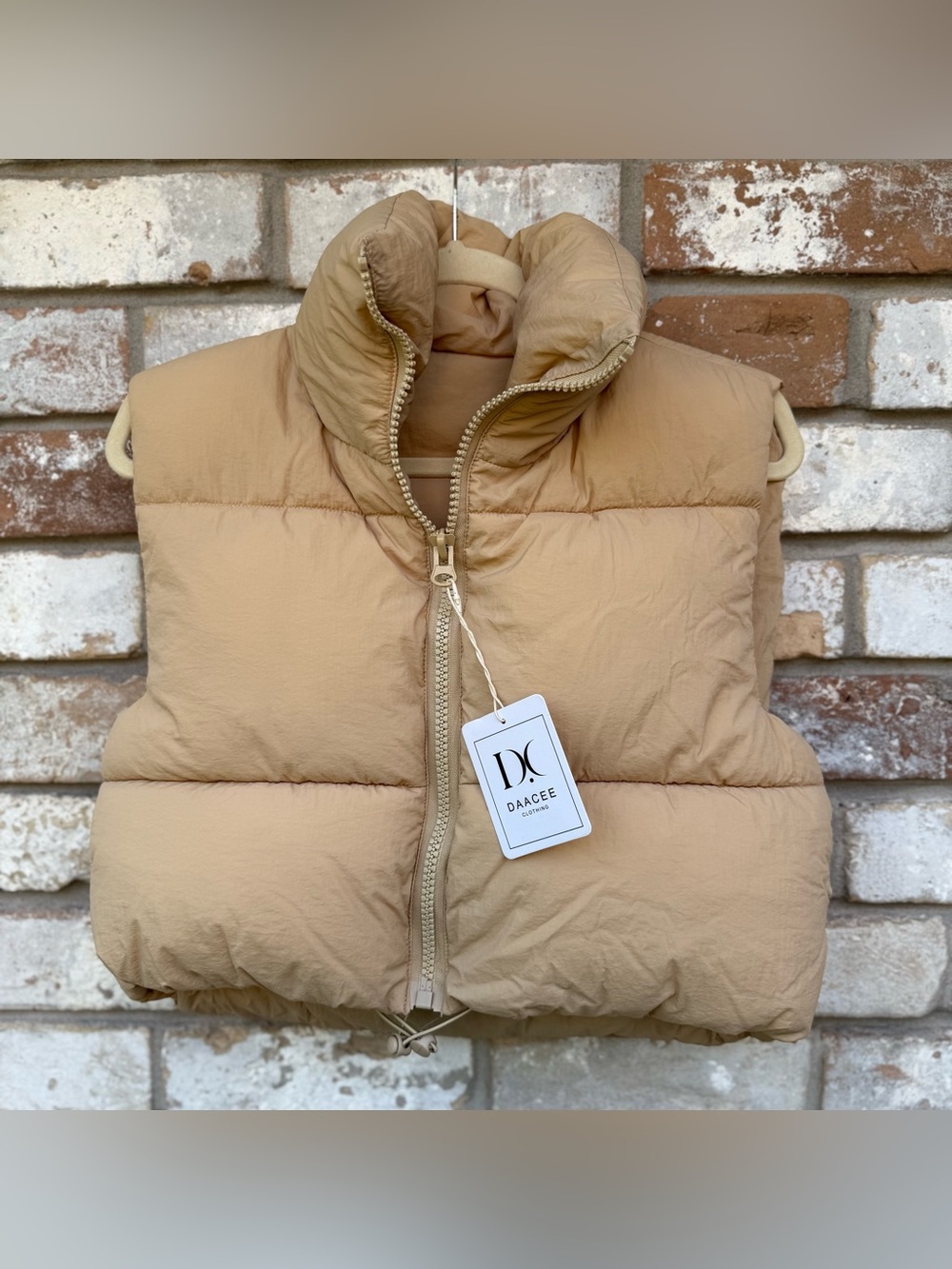 DC Clothing DAACEE Crop Puffer Vest - Picture 1 of 6